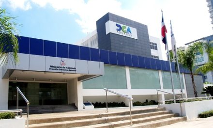 Aduanas decomisa contrabando de celulares por valor de 100 millones de pesos