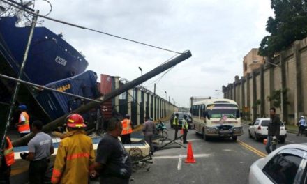 Embarcación de Ferries del Caribe choca contra muelle en la avenida del Puerto