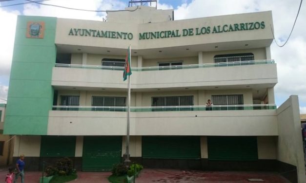 Alcalde Los Alcarrizos la emprende contra los ediles llamándoles irresponsables y charlatanes