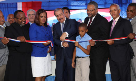 Presidente Medina inaugura escuela en Pedernales para más de 800 estudiantes