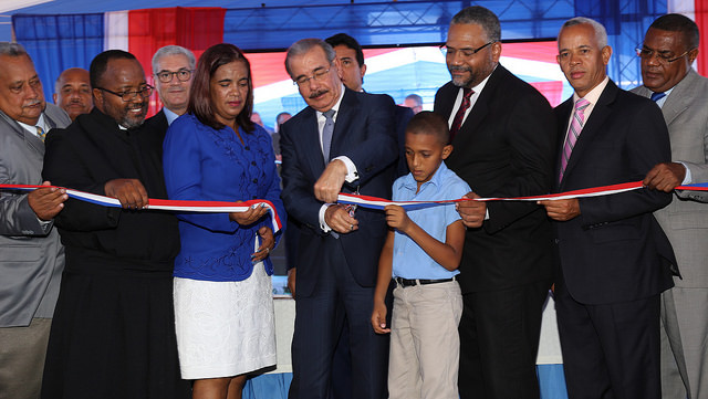 Presidente Medina inaugura escuela en Pedernales para más de 800 estudiantes