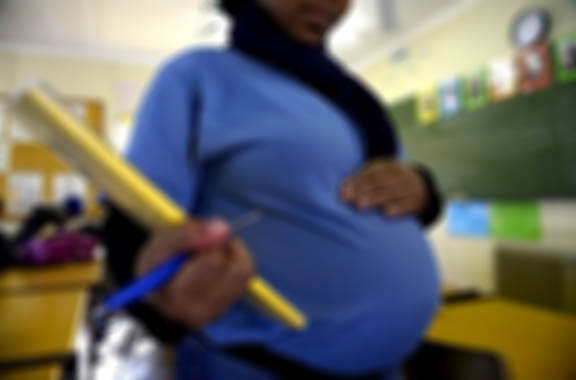 Una joven agredió gravemente con 8 estocadas a estudiante embarazada