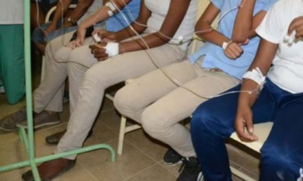 Estudiantes escuela Boca Chica, se intoxican al inhalar sustancia química