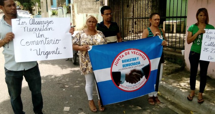 En barrio Savica II de Los Alcarrizos exigen a la CAASD que envíe agua por tuberías