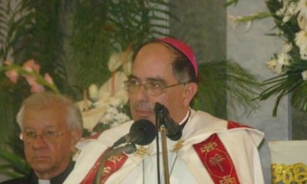 Monseñor Santana Marcano y 120 sacerdotes piden indagar venta de terreno