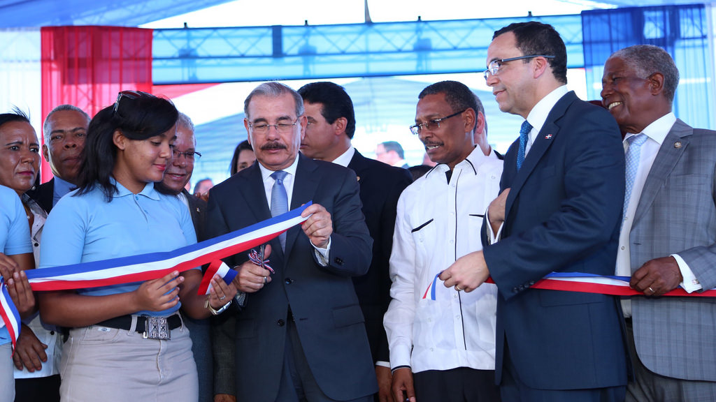 Presidente Medina entrega centros educativos en Bahoruco y Barahona