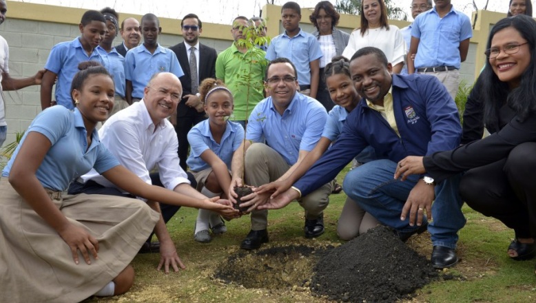 MINERD y Medio Ambiente lanzan proyecto “Creciendo con mi Árbol”