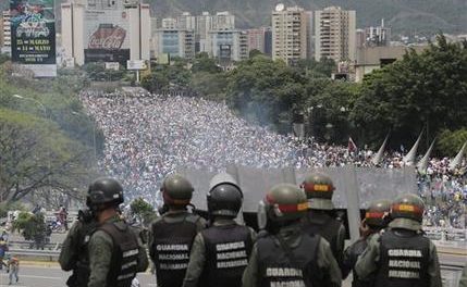 Venezolanos rechazan Constituyente, suben a 33 los muertos