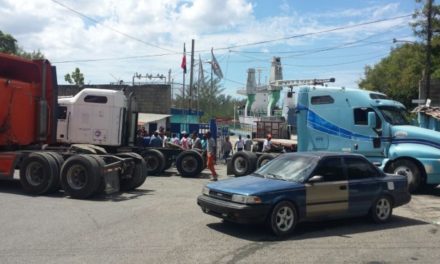 Camioneros levantan bloqueo de los puertos Multimodal y Andrés