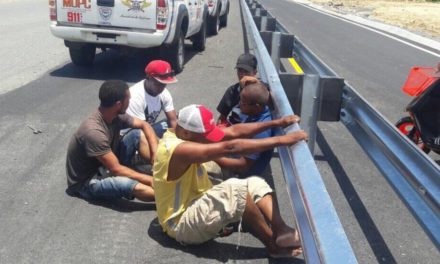 Apresan supuestos ladrones de barandillas en autopista Circunvalación de Santo Domingo