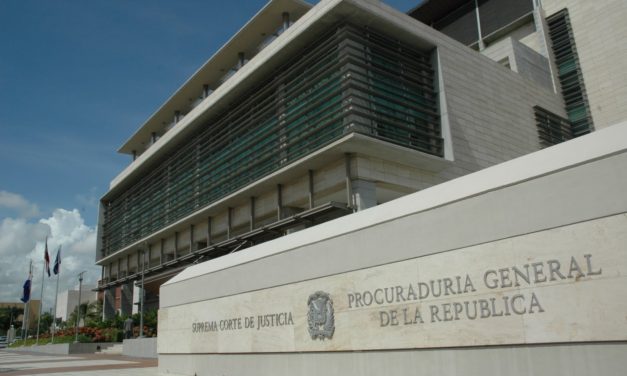 Envían a prisión por robo a la encargada de almacén y suministro de la Procuraduría