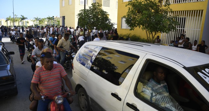 Agentes policiales impiden velatorio en un apartamento de La Nueva Barquita, Alcarrizos News Diario Digital