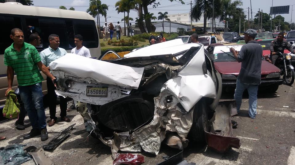 Aparatoso accidente de tránsito en Los Alcarrizos, Alcarrizos News Diario Digital
