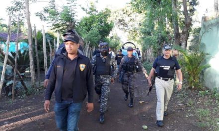 Ministerio Público y Policía Nacional allanan viviendas en Los Alcarrizos, ocupan drogas