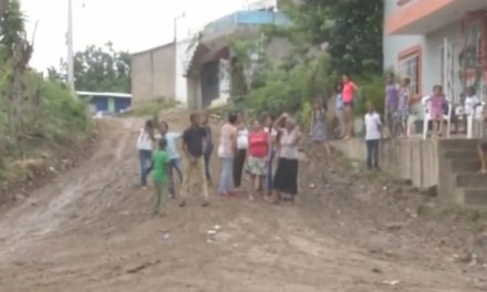 Los residentes del sector Las Mercedes en Los Alcarrizos piden el arreglo de sus calles