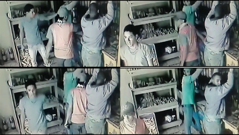Delincuentes armados asaltan un colmado y clientes en el barrio Savica de Los Alcarrizos
