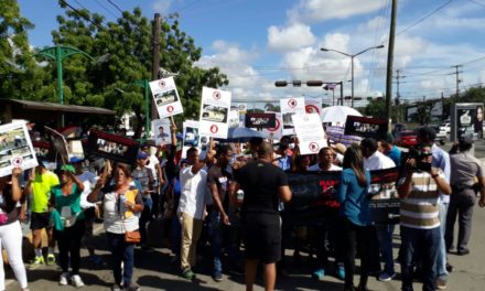 Residentes en Alameda Oeste protestan por controles de Alcaldía SDO en su sector