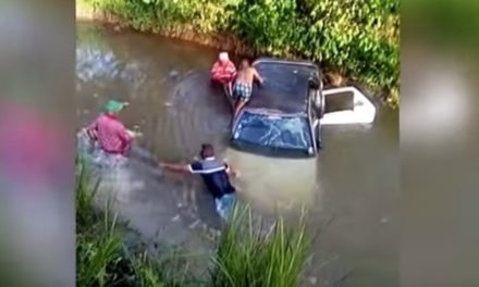 Mueren dos hombres al deslizarse vehículo en una laguna en Nagua