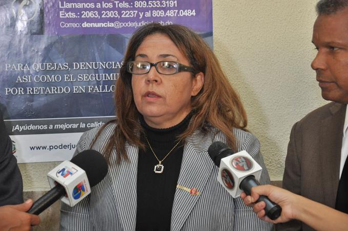 Viuda Febrillet dice que el PRM nos abandonó y ahora quiere venir a brillar con el caso