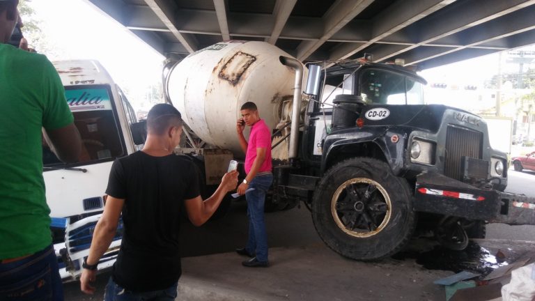 Aparatoso accidente de tránsito en Los Alcarrizos deja saldo de un muerto y cuatro heridos