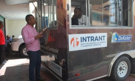 INTRANT realiza operativo de expedición de licencias de conducir en Los Alcarrizos