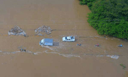 Alcalde de Castañuelas advierte posible tragedia tras embestida del río Yaque del Norte