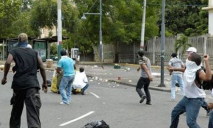 Suspenden clases en la UASD por disturbios en contra del apresamiento de Yimi Zapata