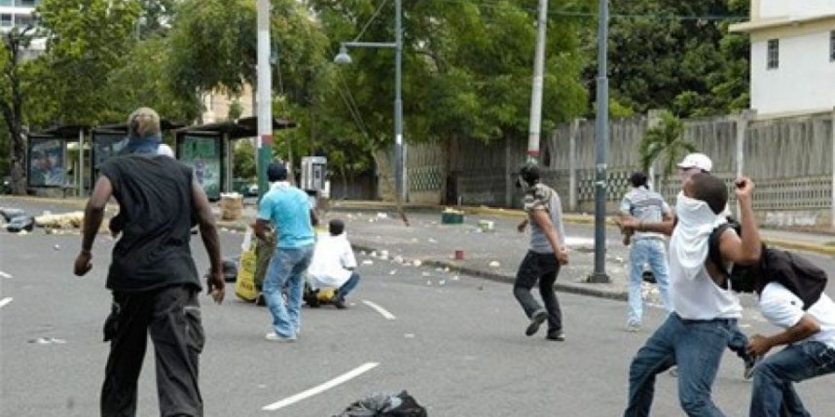 Suspenden clases en la UASD por disturbios en contra del apresamiento de Yimi Zapata