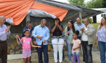 FEDA entrega una granja de pollos a mujeres organizadas de Hato Nuevo, Los Alcarrizos