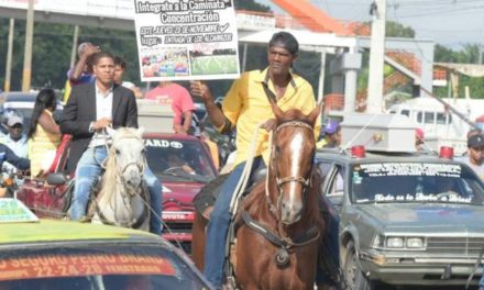 En Los Alcarrizos marchan en reclamo de carreteras y la extensión del Metro