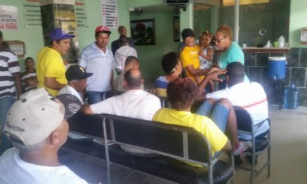 Comunitarios ocupan hospital Los Americanos en Los Alcarrizos por corrupción en la dirección