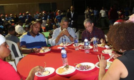 Interior y Policía inicia cenas navideñas en los barrios, celebra en Los Alcarrizos