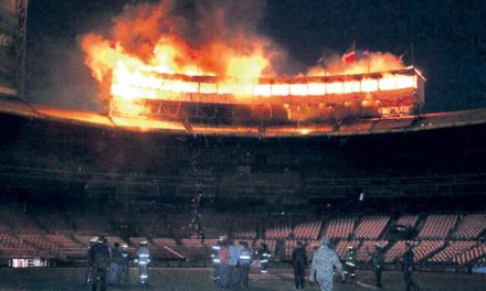 Un fuego destruye por completo el Palco de Prensa en el Estadio Quisqueya Juan Marichal