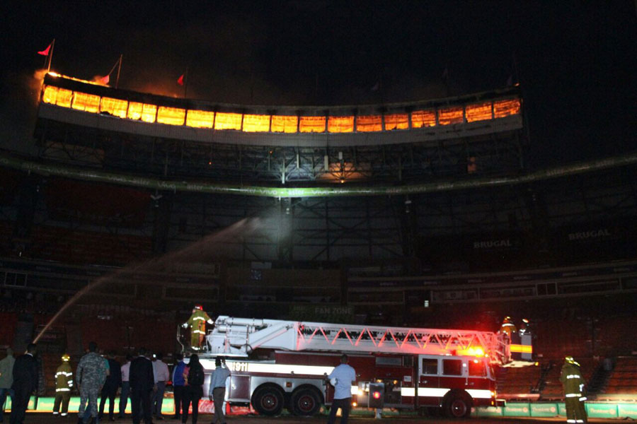 Un fuego destruye por completo el Palco de Prensa en el Estadio Quisqueya Juan Marichal, Alcarrizos News Diario Digital