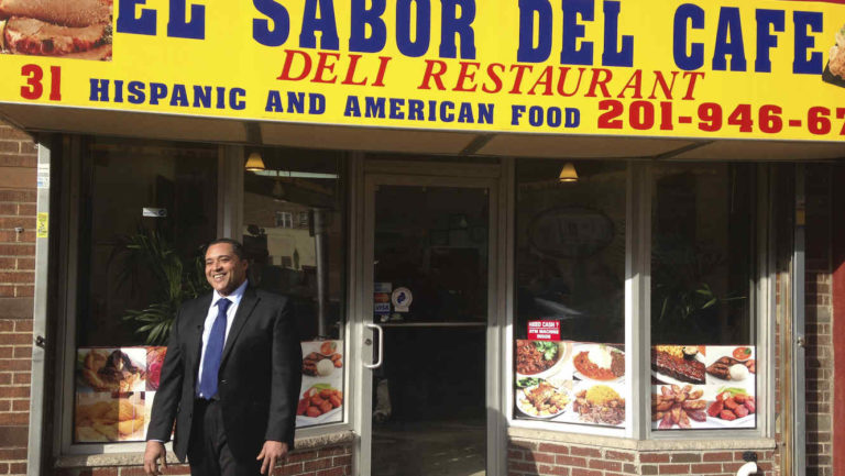 Ex preso dominicano al que Obama perdonó una pena hace un año abre restaurante, Alcarrizos News Diario Digital