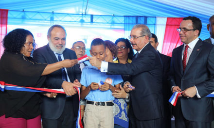 Medina inaugura anhelada escuela Manuel Emilio Jiménez, Los Libertadores la recibe con regocijo