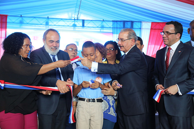 Medina inaugura anhelada escuela Manuel Emilio Jiménez, Los Libertadores la recibe con regocijo