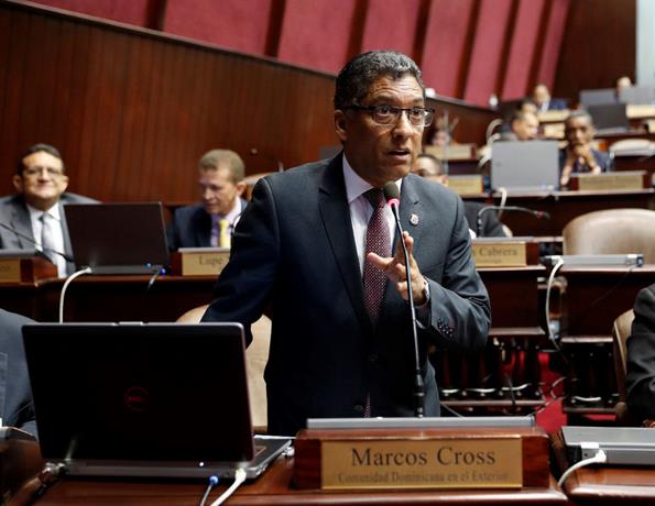 Diputados discuten ley obligaría a poner salvavidas y a instalar torres de vigilancias en playas y balnearios