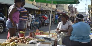 Residentes en barrios de Los Alcarrizos expresan preocupación por presencia masiva de haitianos