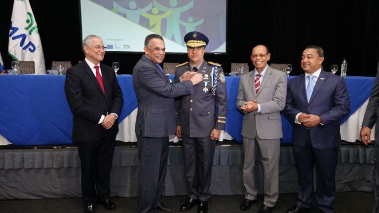 Director de Policía Nacional recibe Medalla al Mérito por su impecable carrera pública durante 27 años, Alcarrizos News Diario Digital