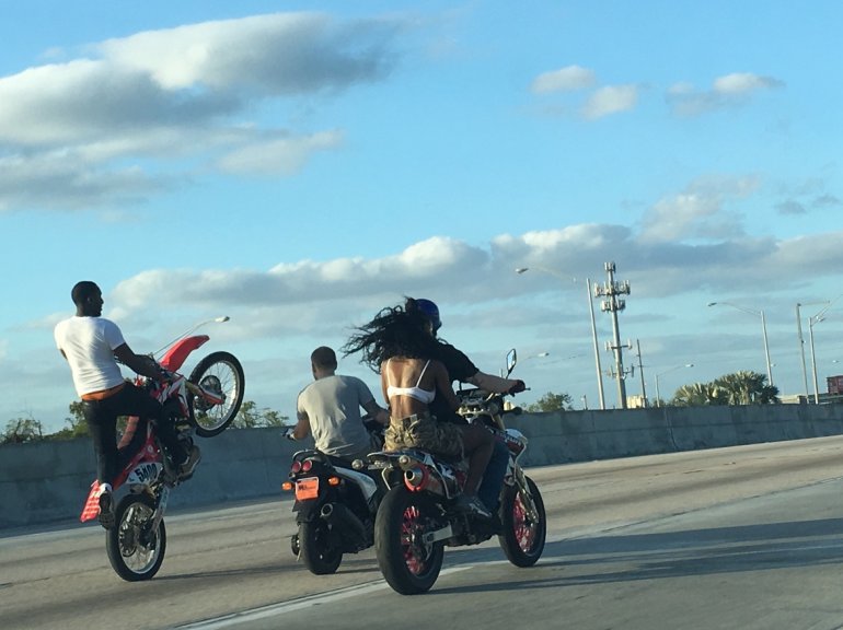 Múltiples arrestos de motociclistas durante el feriado de Martin Luther King Jr en Miami, Alcarrizos News Diario Digital