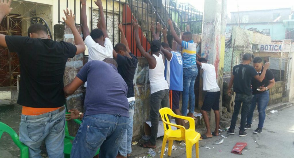 El DICAN incrementa los operativos en Los Alcarrizos y Santo Domingo Oeste; apresa decenas de personas