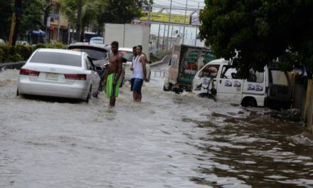 COE reporta 55 desplazados y 11 viviendas afectadas por Isaac