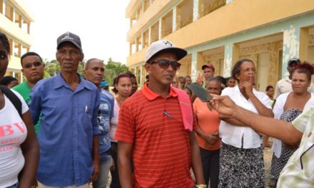 Realizan protesta en demanda terminación escuela en Los Alcarrizos