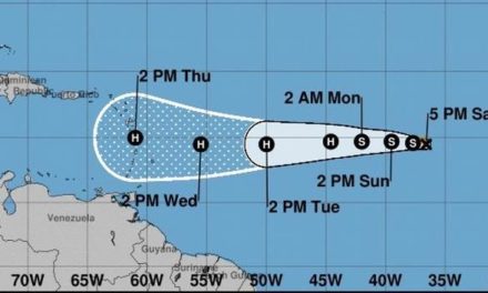 Isaac se degrada a tormenta tropical