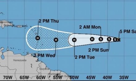 Isaac se degrada a tormenta tropical