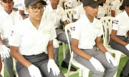 Policía Nacional gradúa 221 policías juveniles en Santo Domingo Oeste