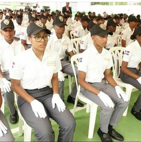 Policía Nacional gradúa 221 policías juveniles en Santo Domingo Oeste
