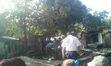Incendio en Los Alcarrizos deja 7 familias a la intemperie