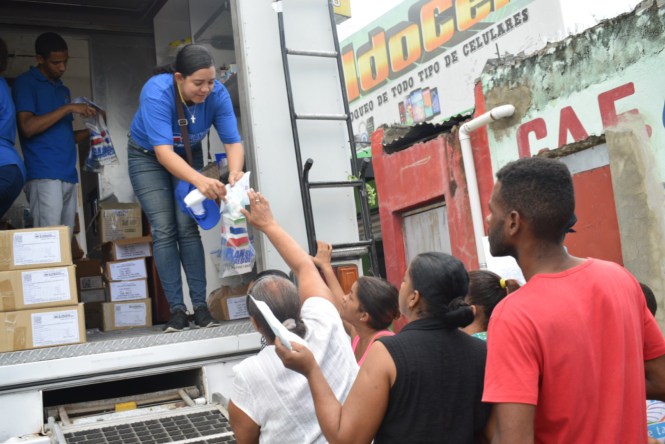 Plan Social realiza operativo médico y entrega enseres del hogar en Los Alcarrizos